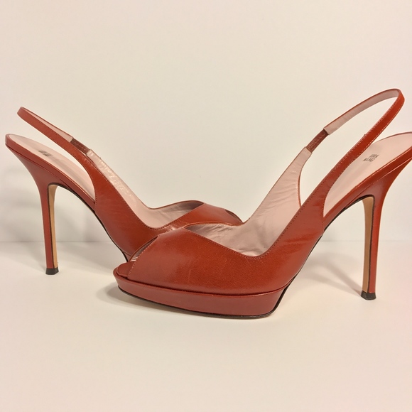 Vera Wang Shoes - Vera Wang Peep Toe Sling Back Heels